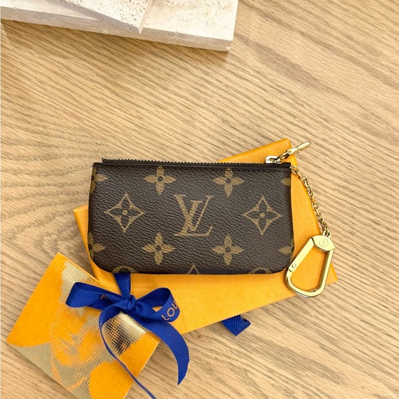 LOUIS VUITTON 2022 Monogram Cles Chain Key Pouch - Picture 3 of 13